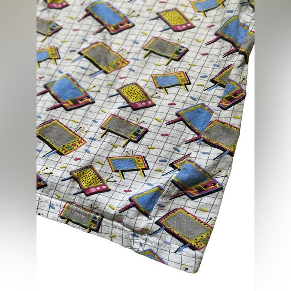 Super Massive | Small TV print graphic t-shirt - Picture 2 of 4